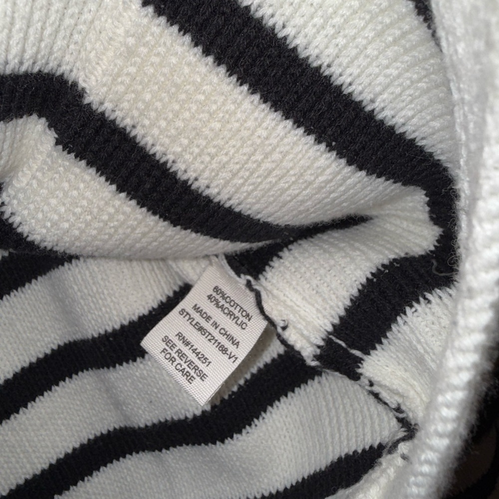 Jessica Simpson Black and White Striped Cardigan with Gold Accent - Picture 4 of 4
